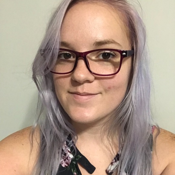 Meet your Posher, Tiffany - Picture 4 of 4